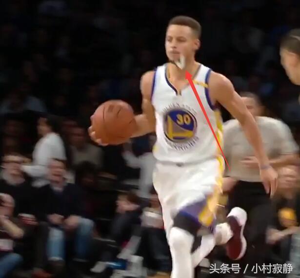 南宫28击掌被无视比赛掉牙套 盘点球星们的尴尬瞬间(图2)
